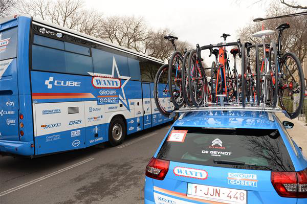 Wanty bus, car and bikes